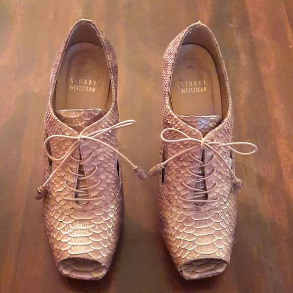 Stuart Weitzman Gold Peep-Toe Shoes, Metallic Snake-skin Leather, Size 6.5M - Picture 2 of 5